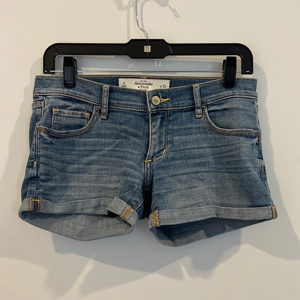 Abercrombie & Fitch Cuffed Denim Shorts. Size 0